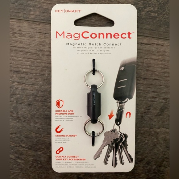 Magnetic Connect Keychain - Picture 1 of 4